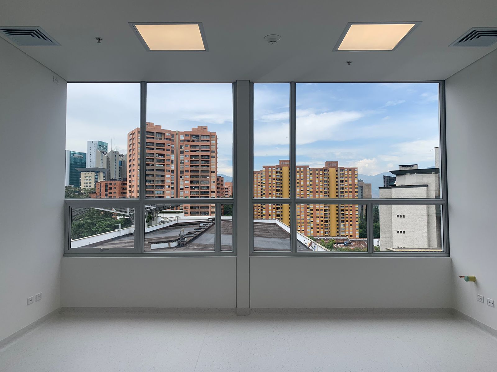 Consultorio en arriendo Antioquia Medellín La Aguacatala 50 m2 Habitaciones 0 Baños 0 Garajes 1 Precio $6800000