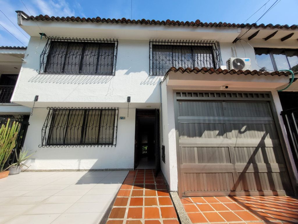 Casa en venta Valle Del Cauca Cali Prados Del Norte 240 m2 Habitaciones 6 Baños 5 Garajes 4 Precio $598000000