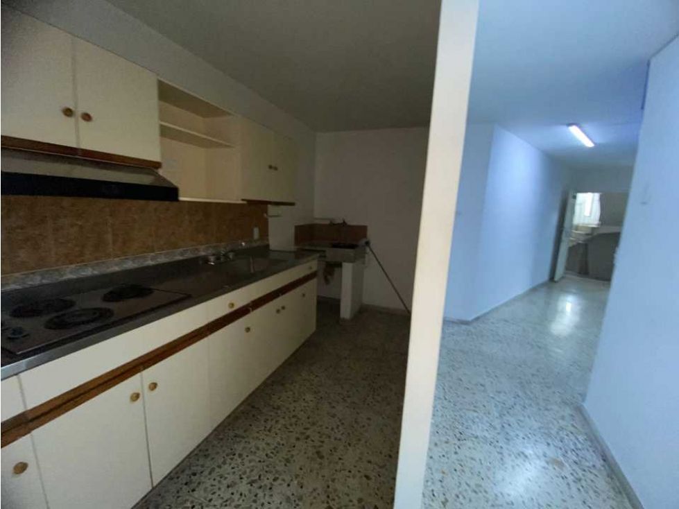 Oficina en arriendo Antioquia Medellín Lorena 100 m2 Habitaciones 0 Baños 2 Garajes 1 Precio $2400000