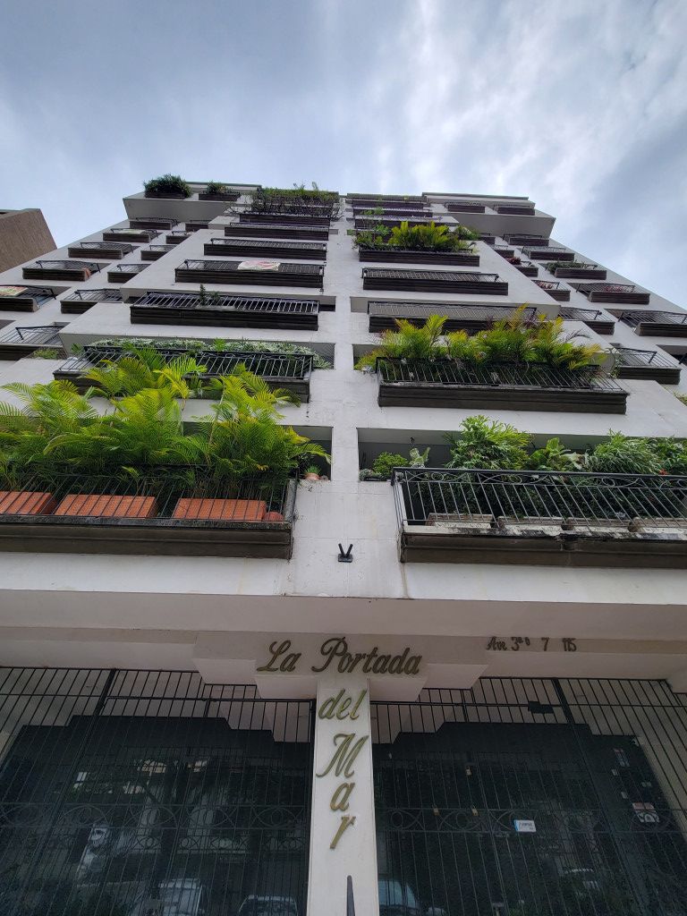 Apartamento en venta Valle Del Cauca Cali Santa Rita 226 m2 Habitaciones 3 Baños 4 Garajes 2 Precio $790000000