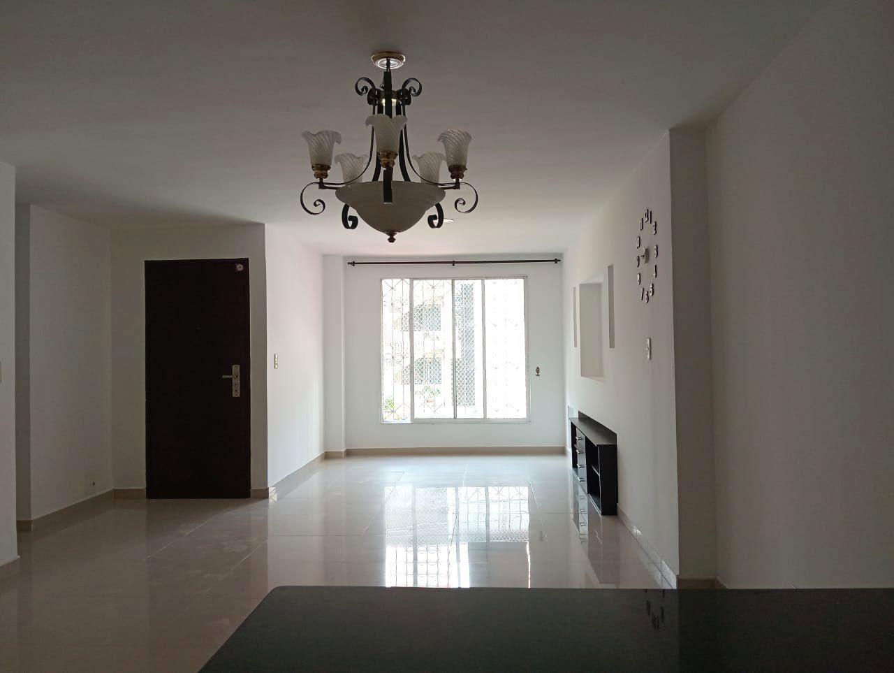 Apartamento en arriendo Antioquia Medellín La Castellana 120 m2 Habitaciones 3 Baños 2 Garajes 2 Precio $3600000