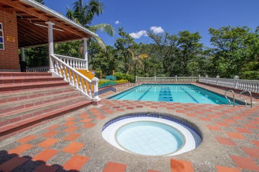 Finca en arriendo Antioquia Barbosa Santa Mónica 500 m2 Habitaciones 4 Baños 2 Garajes 1 Precio $6000000
