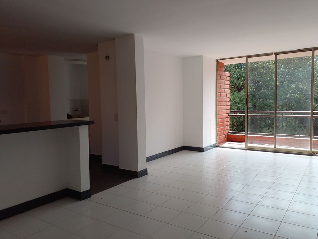 Apartamento en arriendo Antioquia Medellín Urbanizacion Remansos De San Lucas 80 m2 Habitaciones 3 Baños 2 Garajes 2 Precio $3200000