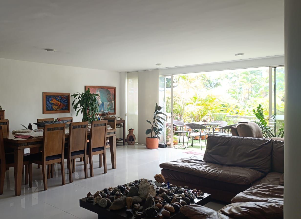 Apartamento en arriendo o venta Antioquia Medellín Urbanizacion Remansos De San Lucas 145 m2 Habitaciones 3 Baños 2 Garajes 2 Precio venta $940000000 Precio arriendo $8700000