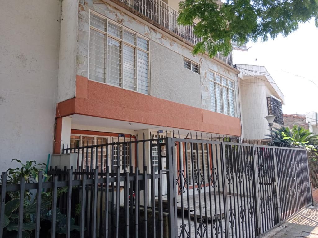 Edificio en venta Valle Del Cauca Cali Los Cámbulos 550 m2 Habitaciones 2 Baños 2 Garajes 1 Precio $890000000