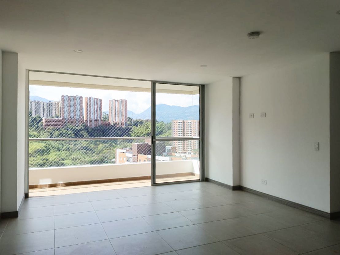 Apartamento en arriendo Antioquia Itagüí Cr Doña Maria Del Sur Et Iii 77 m2 Habitaciones 3 Baños 2 Garajes 2 Precio $2700000