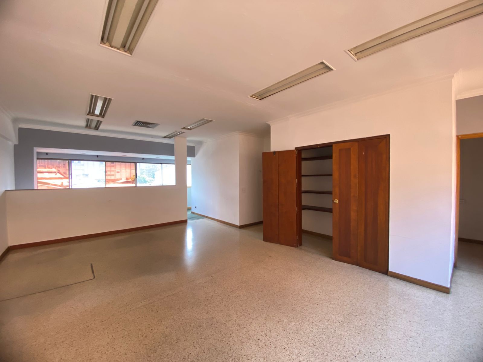 Oficina en arriendo Antioquia Medellín Guayabal 225 m2 Habitaciones 0 Baños 3 Garajes 1 Precio $7875000