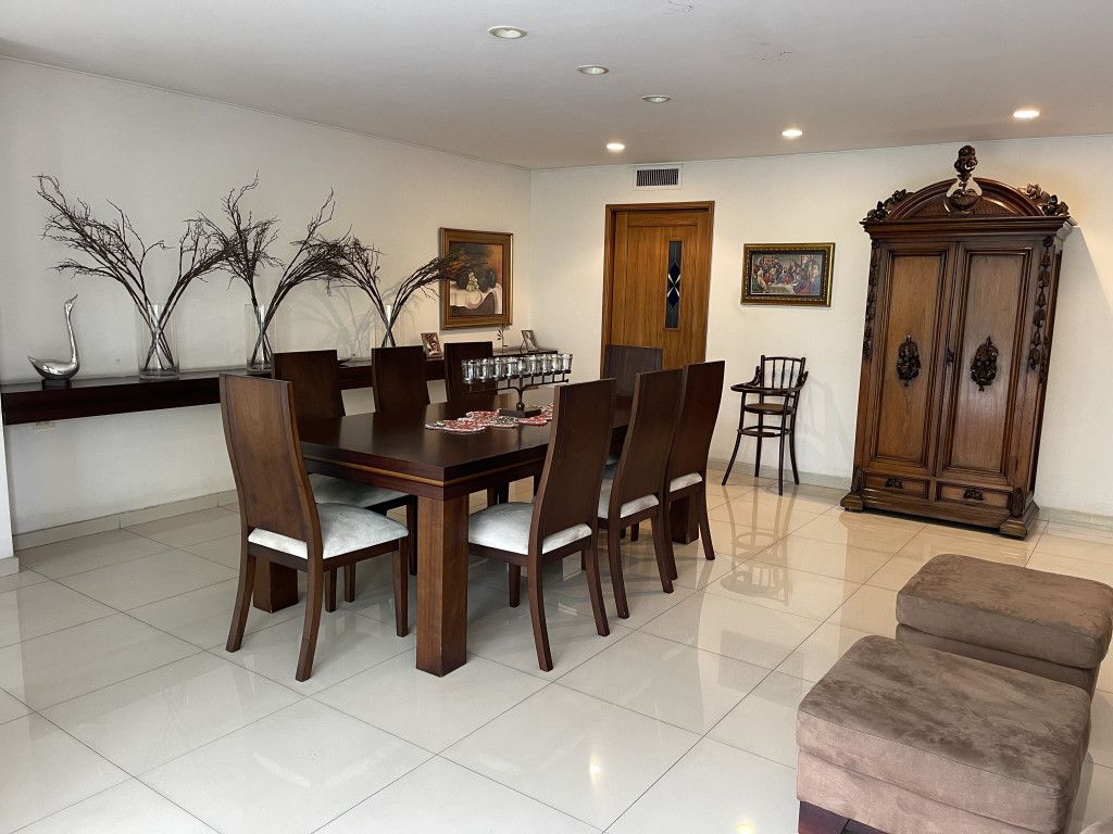 Apartamento en venta Valle Del Cauca Cali Santa Teresita 313 m2 Habitaciones 4 Baños 5 Garajes 3 Precio $1200000000