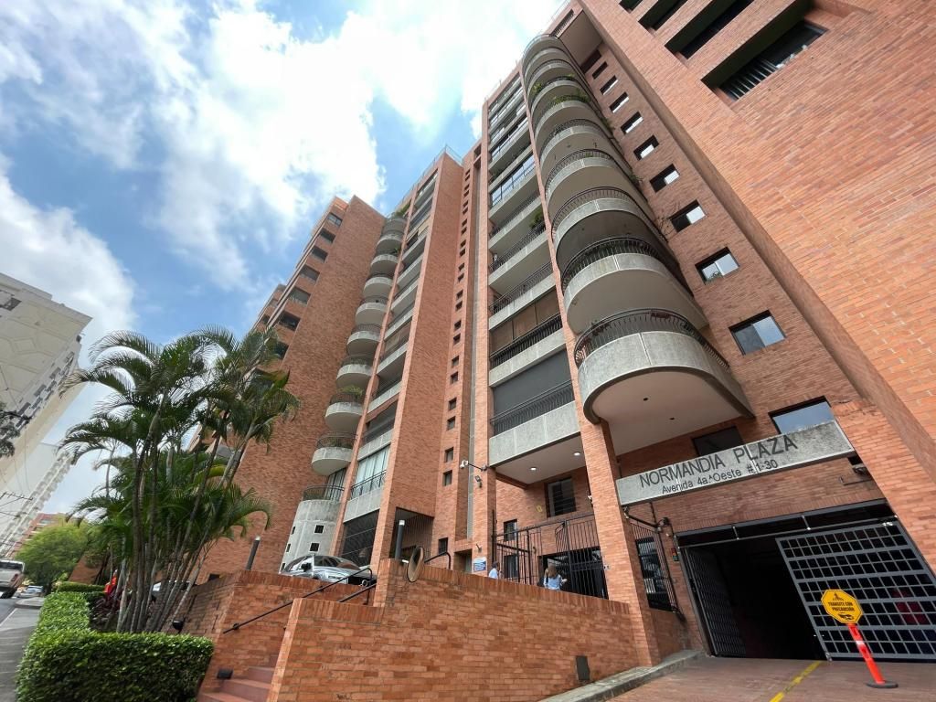 Apartamento en venta Valle Del Cauca Cali Normandía 283 m2 Habitaciones 3 Baños 5 Garajes 4 Precio $1450000000