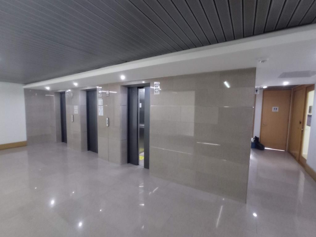 Oficina en venta Valle Del Cauca Cali Santa Mónica 211 m2 Habitaciones 0 Baños 0 Garajes 5 Precio $2000000000