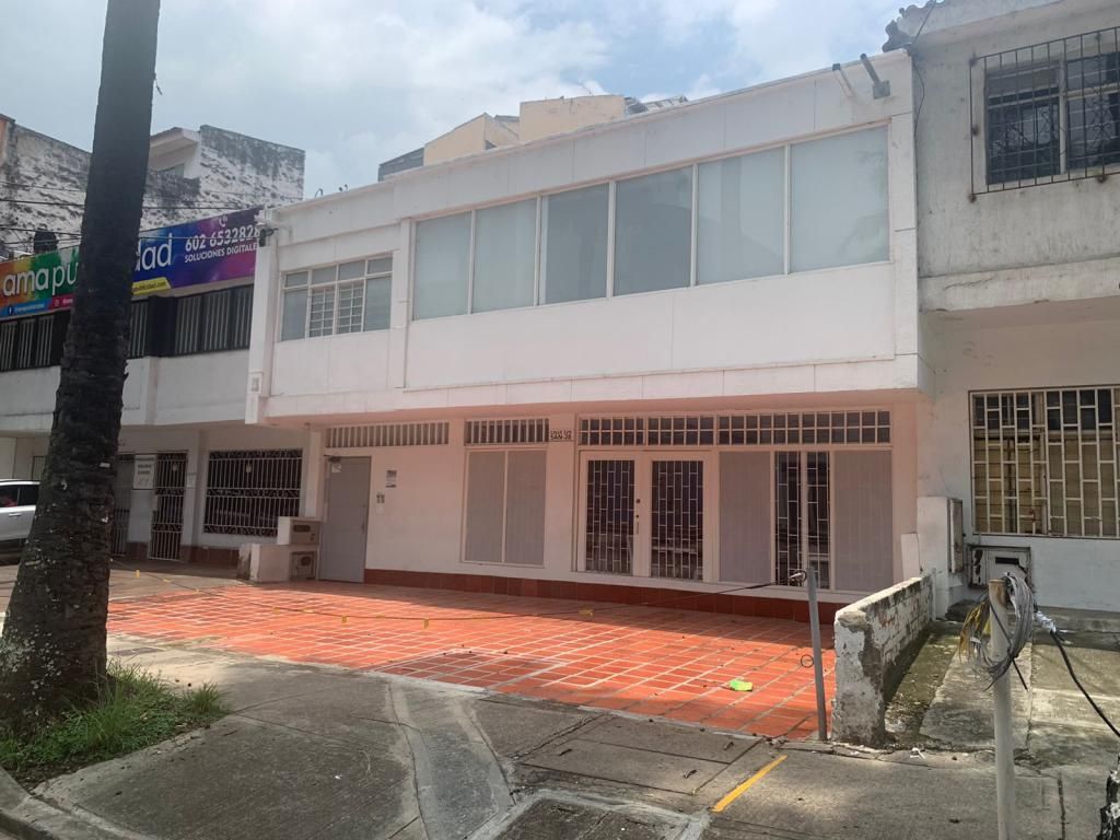 Casa en venta Valle Del Cauca Cali San Vicente 234 m2 Habitaciones 3 Baños 3 Garajes 3 Precio $800000000