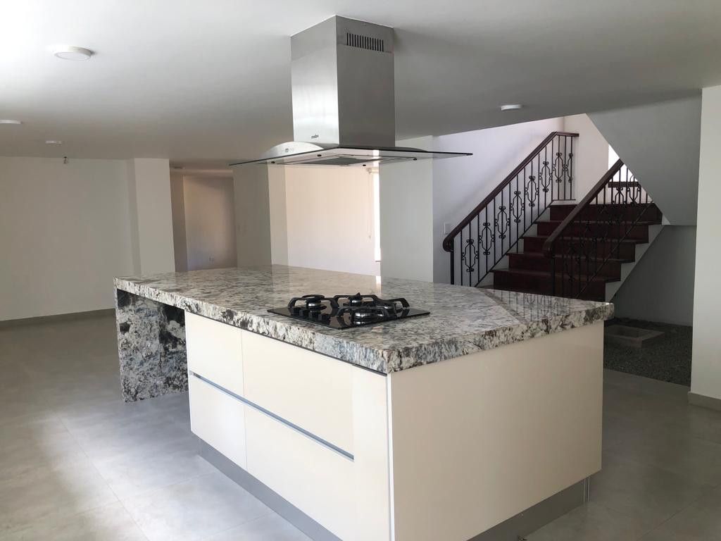 Casa en venta Valle Del Cauca Cali Parcelacion Cerros La Buitrera 380 m2 Habitaciones 3 Baños 8 Garajes 1 Precio $1200000000