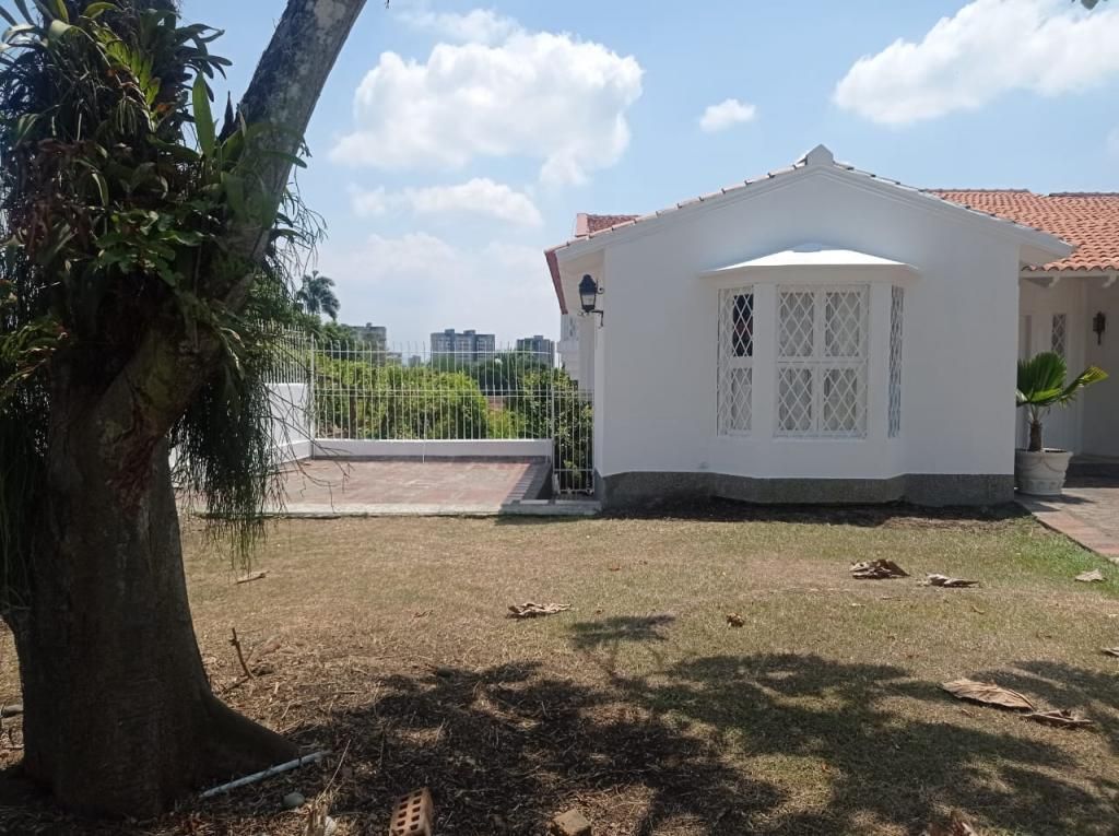 Casa en venta Valle Del Cauca Cali Urbanización Ciudad Jardín 460 m2 Habitaciones 4 Baños 6 Garajes 5 Precio $1750000000