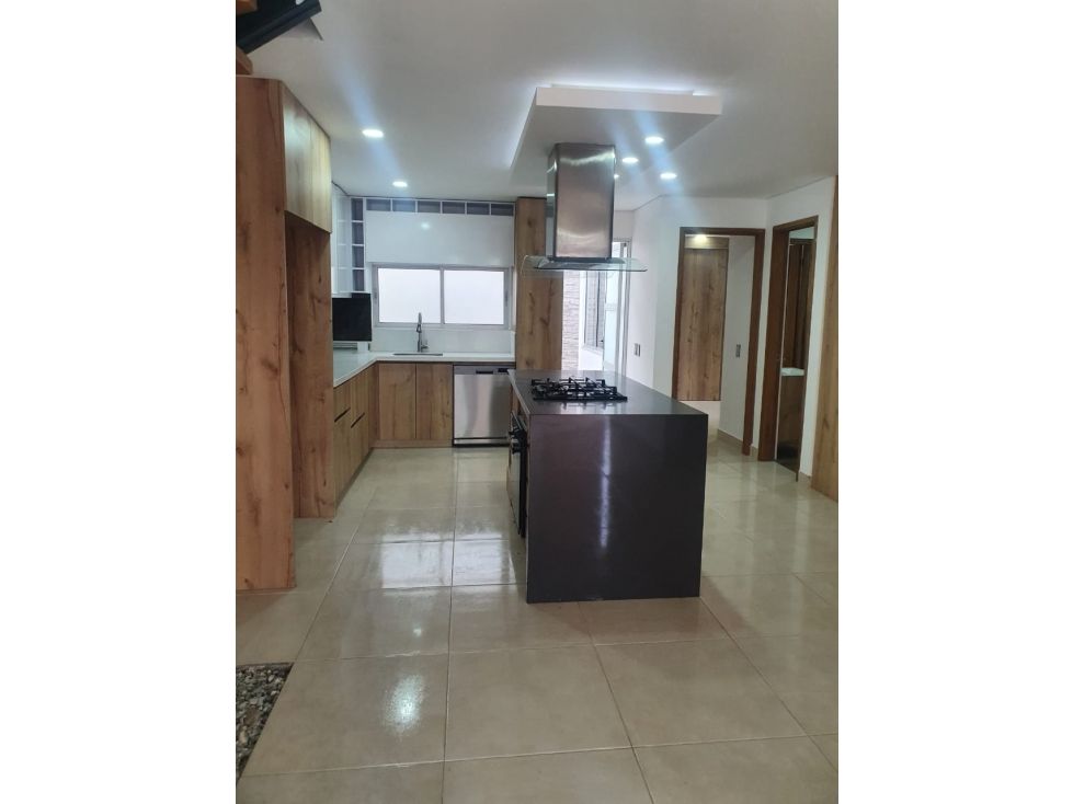 Casa en arriendo Antioquia La Ceja Centro 145 m2 Habitaciones 4 Baños 6 Garajes 2 Precio $3200000