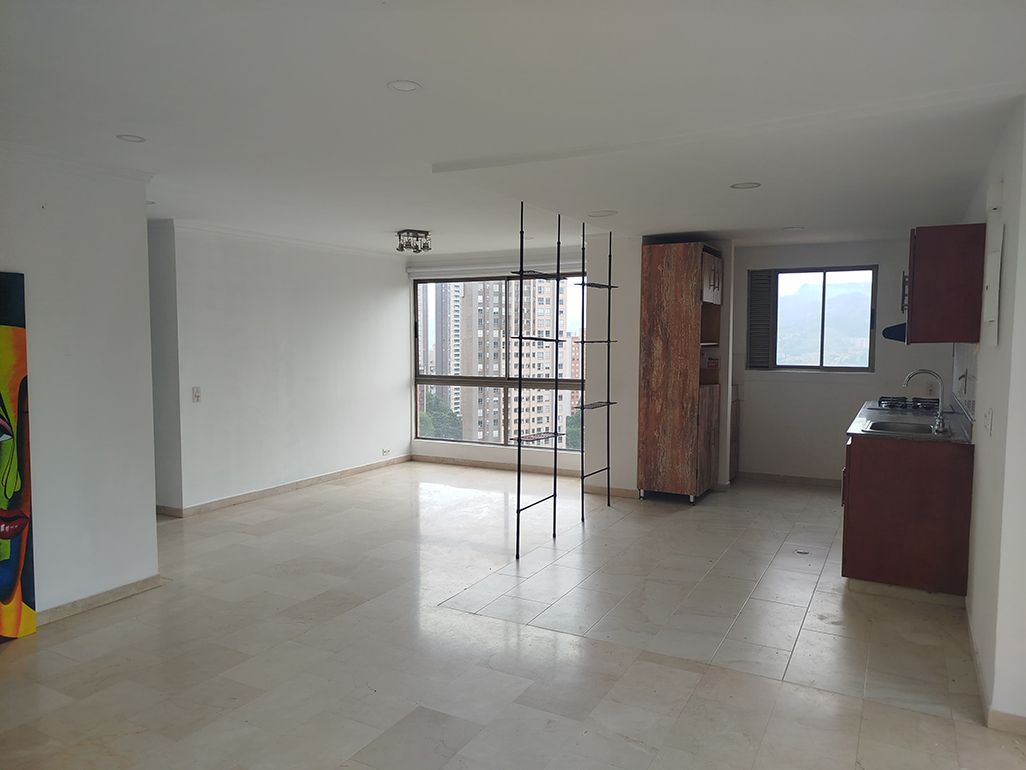 Oficina en arriendo Antioquia Medellín La Florida 140 m2 Habitaciones 0 Baños 6 Garajes 2 Precio $7700000