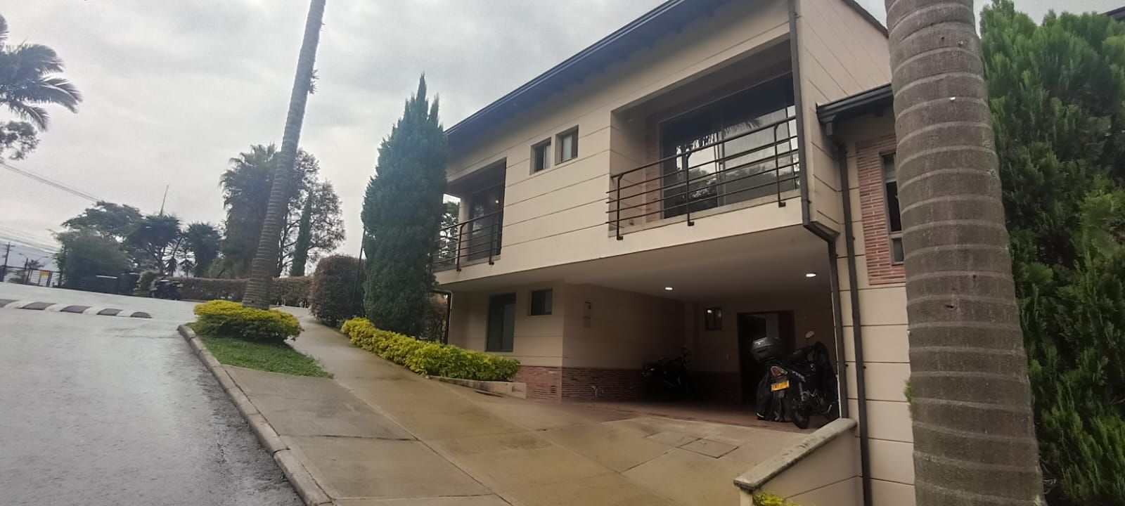 Casa en arriendo Antioquia Envigado Loma Del Atravesado 450 m2 Habitaciones 4 Baños 8 Garajes 3 Precio $8000000