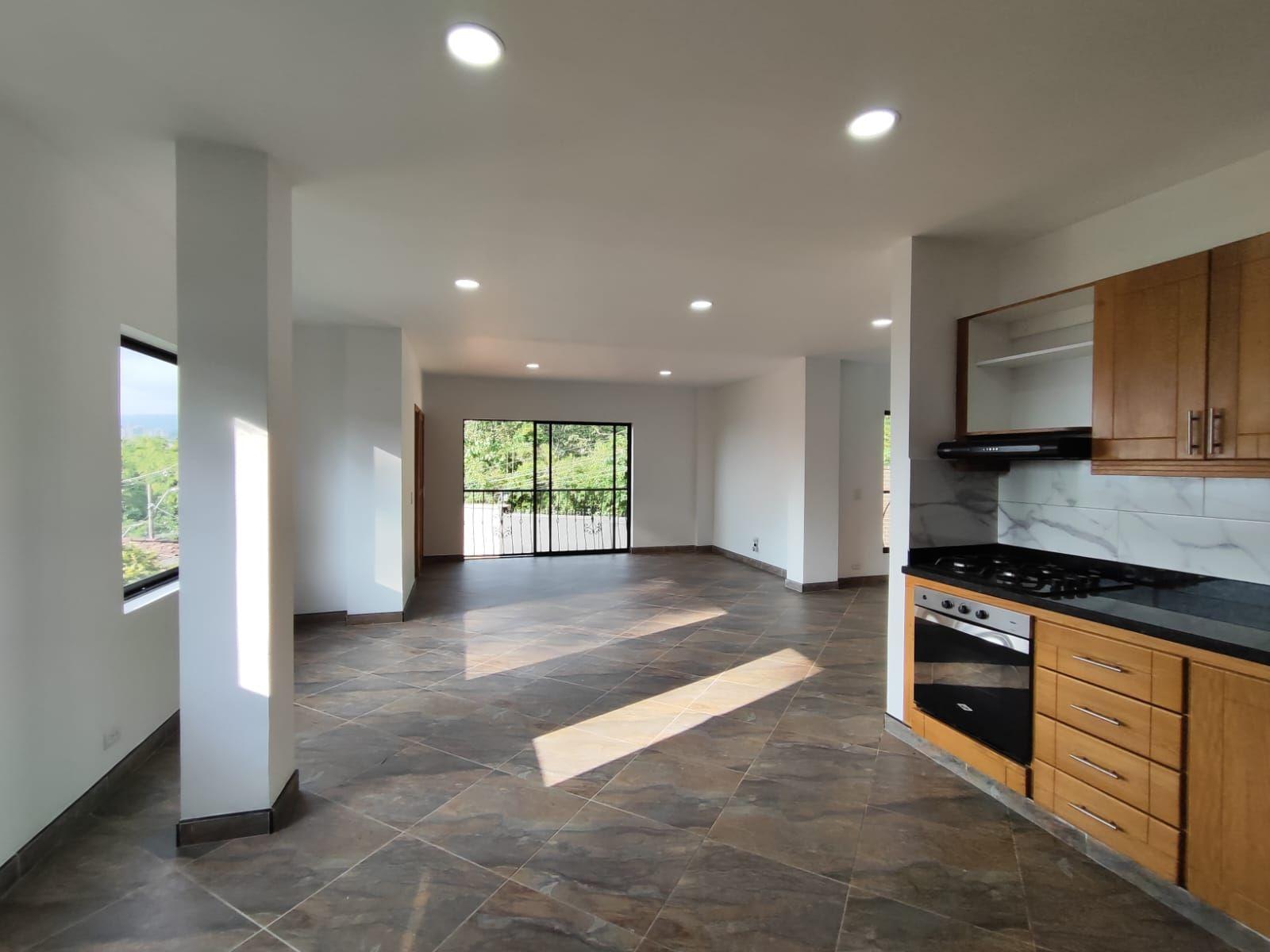 Casa en arriendo o venta Antioquia Envigado Loma Del Atravesado 350 m2 Habitaciones 5 Baños 5 Garajes 8 Precio venta $4000000000 Precio arriendo $10200000