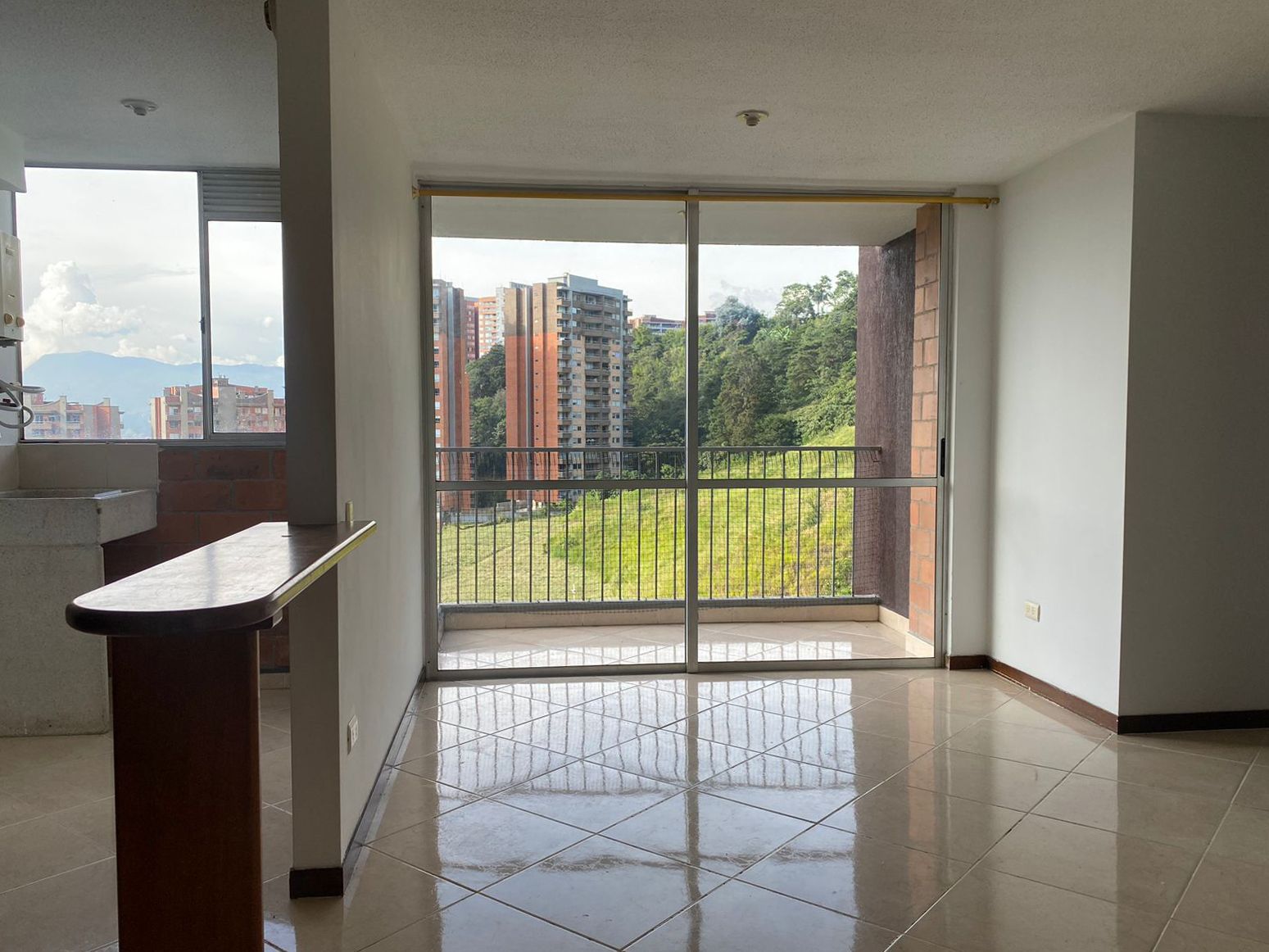 Apartamento en arriendo o venta Antioquia Envigado La Mina 63 m2 Habitaciones 3 Baños 2 Garajes 2 Precio venta $365000000 Precio arriendo $2450000