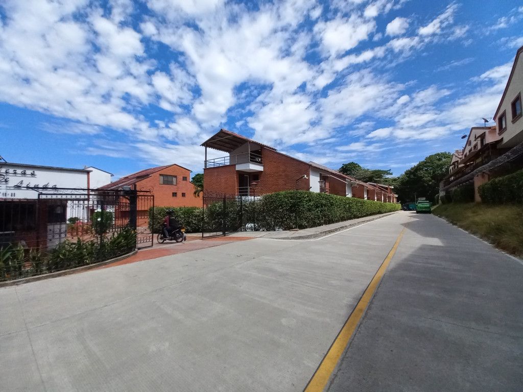 Casa en venta Tolima Ibagué Cr Pradera De Tierra Linda 270 m2 Habitaciones 5 Baños 4 Garajes 2 Precio $900000000