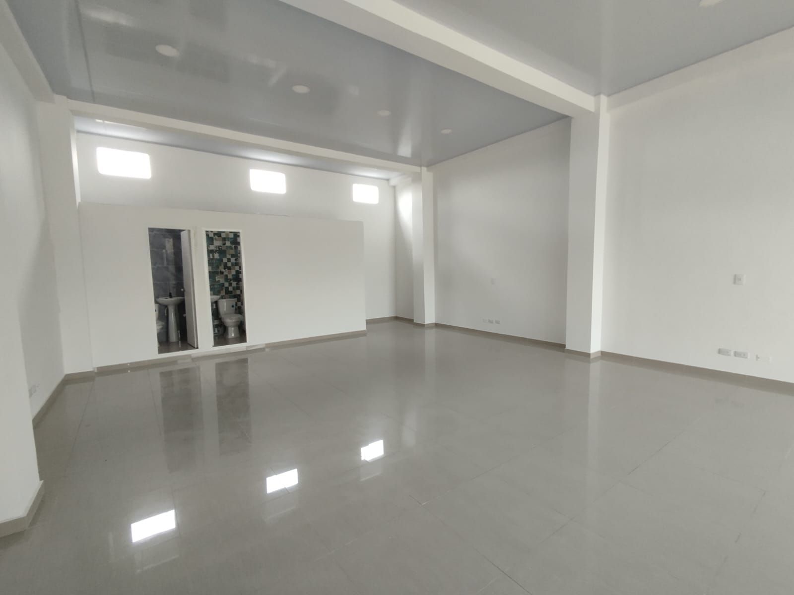 Edificio en arriendo Risaralda Pereira Cuba 510 m2 Habitaciones 0 Baños 8 Garajes 2 Precio $17000000