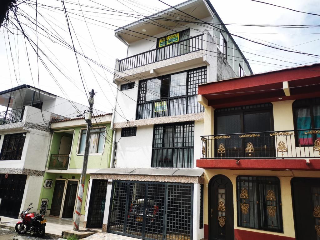 Casa en venta Tolima Ibagué Ub Valparaiso Et Ii 322 m2 Habitaciones 10 Baños 5 Garajes 1 Precio $620000000
