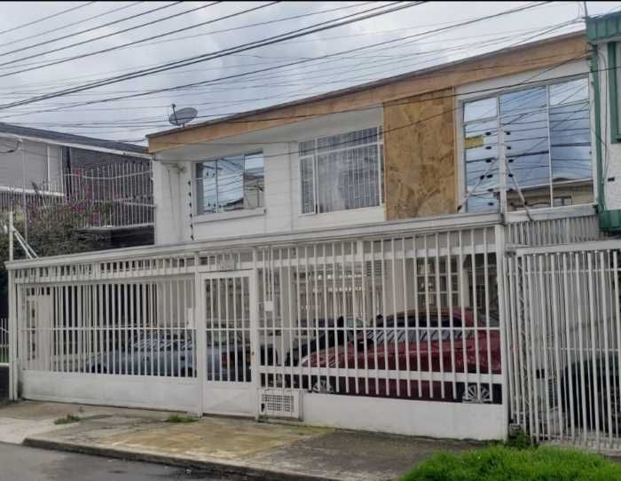 Casa en venta Cundinamarca Bogotá Normandía 425 m2 Habitaciones 12 Baños 6 Garajes 3 Precio $1290000000