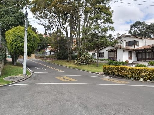 Casa en venta Cundinamarca Bogotá Normandia Occidental 350 m2 Habitaciones 4 Baños 6 Garajes 5 Precio $2800000000