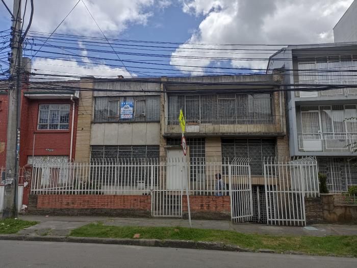 Casa en venta Cundinamarca Bogotá San Luis 336 m2 Habitaciones 7 Baños 4 Garajes 2 Precio $1150000000