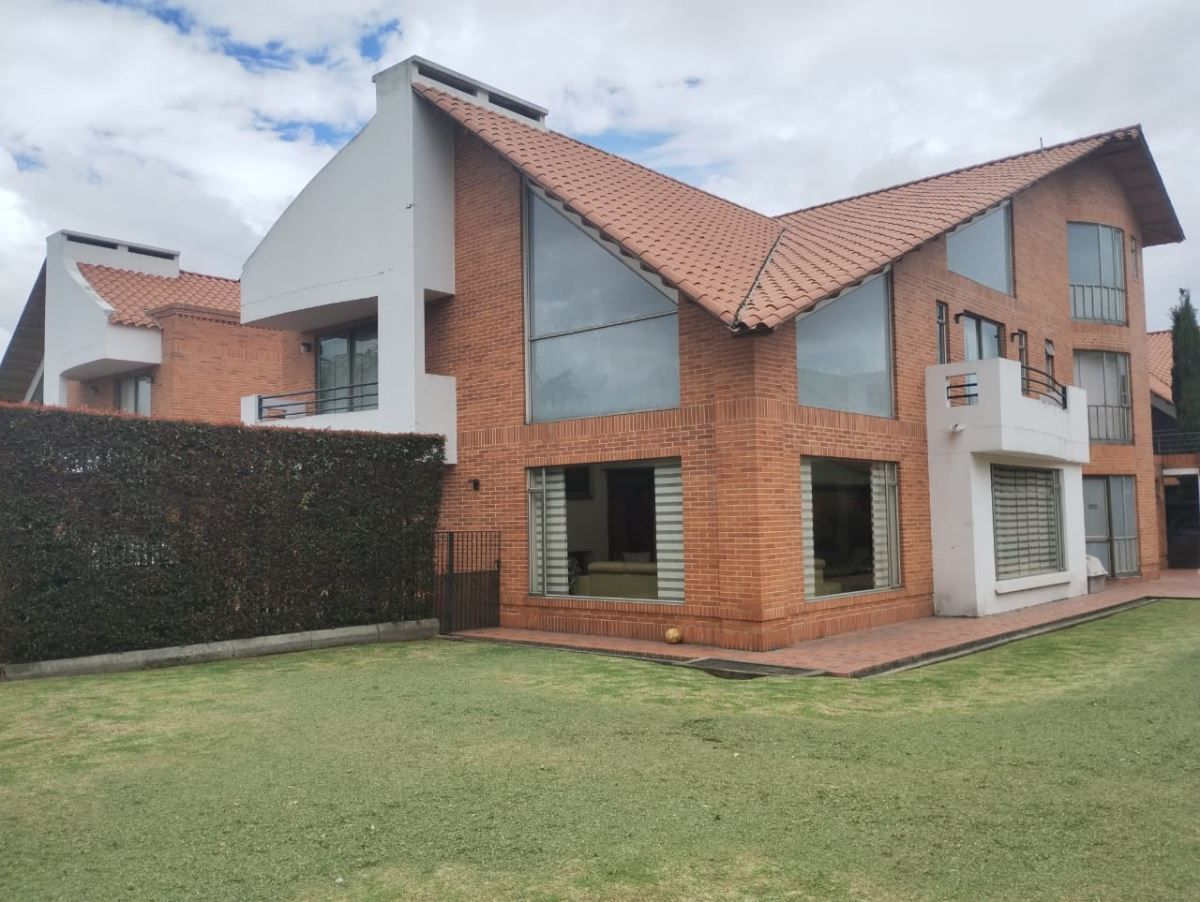 Casa en arriendo Cundinamarca Bogotá San José De Bavaria 352 m2 Habitaciones 6 Baños 8 Garajes 6 Precio $11600000