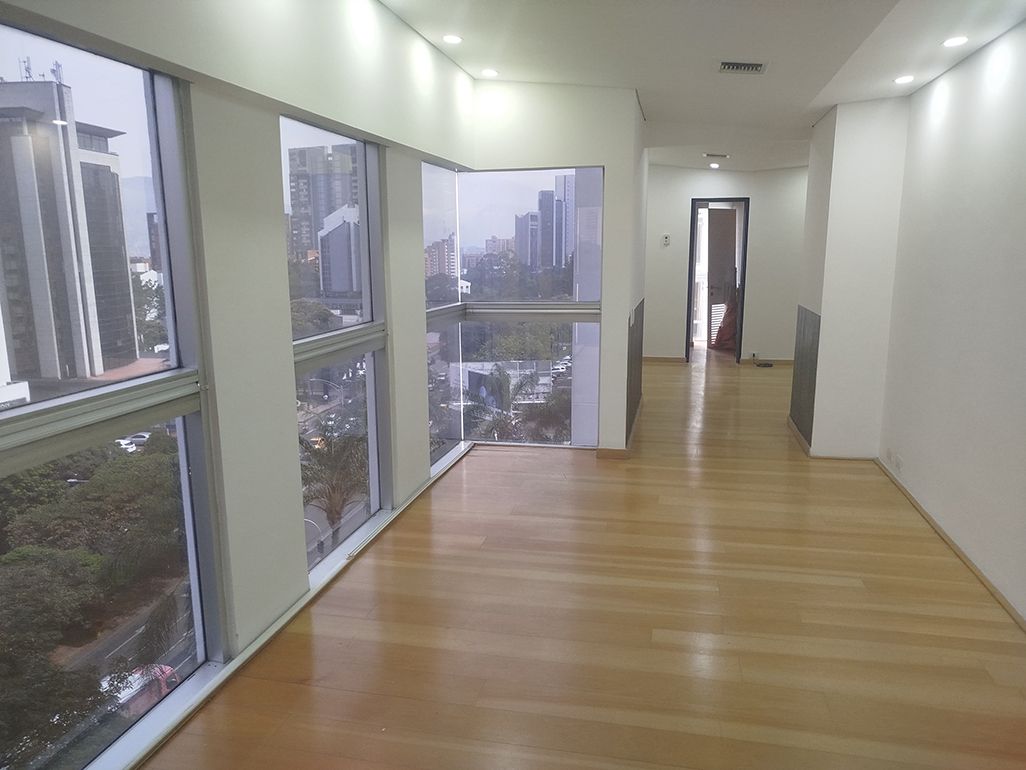 Oficina en arriendo o venta Antioquia Medellín Simesa 41 m2 Habitaciones 0 Baños 0 Garajes 2 Precio venta $410000000 Precio arriendo $3600000