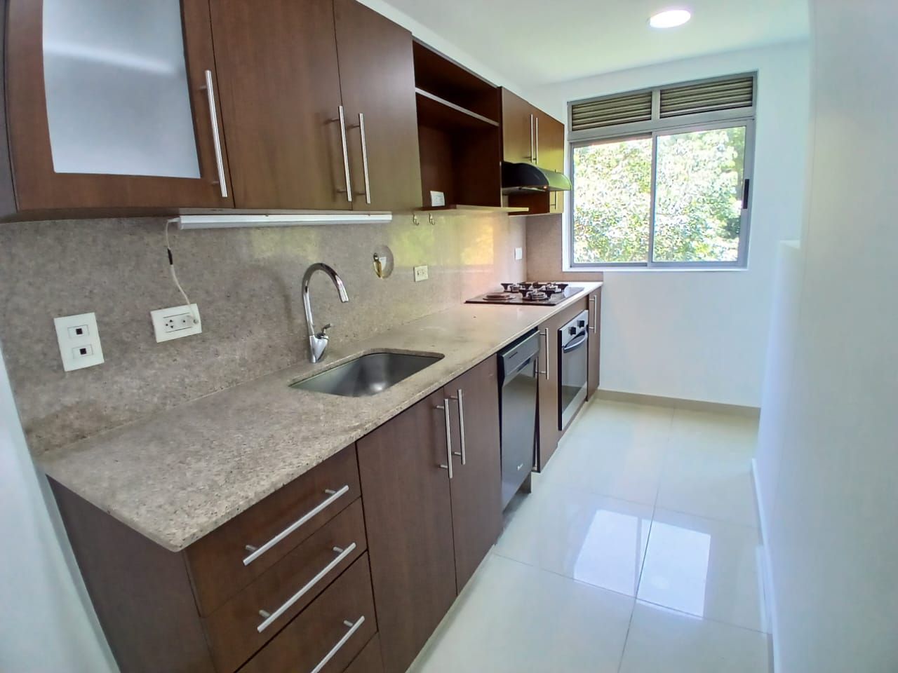 Apartamento en arriendo Antioquia Medellín Castropol 100 m2 Habitaciones 2 Baños 2 Garajes 2 Precio $5300000