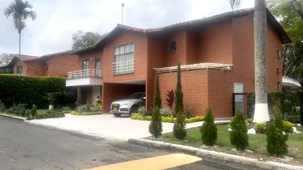 Casa en venta Valle Del Cauca Cali Parcelaciones Pance 450 m2 Habitaciones 4 Baños 5 Garajes 6 Precio $1800000000