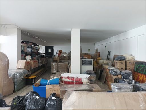 Oficina en arriendo Antioquia Medellín Urbanizacion Barcelona 240 m2 Habitaciones 0 Baños 6 Garajes 2 Precio $7500000