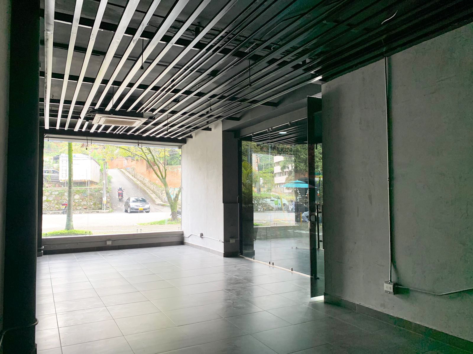 Local en arriendo Antioquia Medellín Manila 270 m2 Habitaciones 0 Baños 8 Garajes 8 Precio $23000000