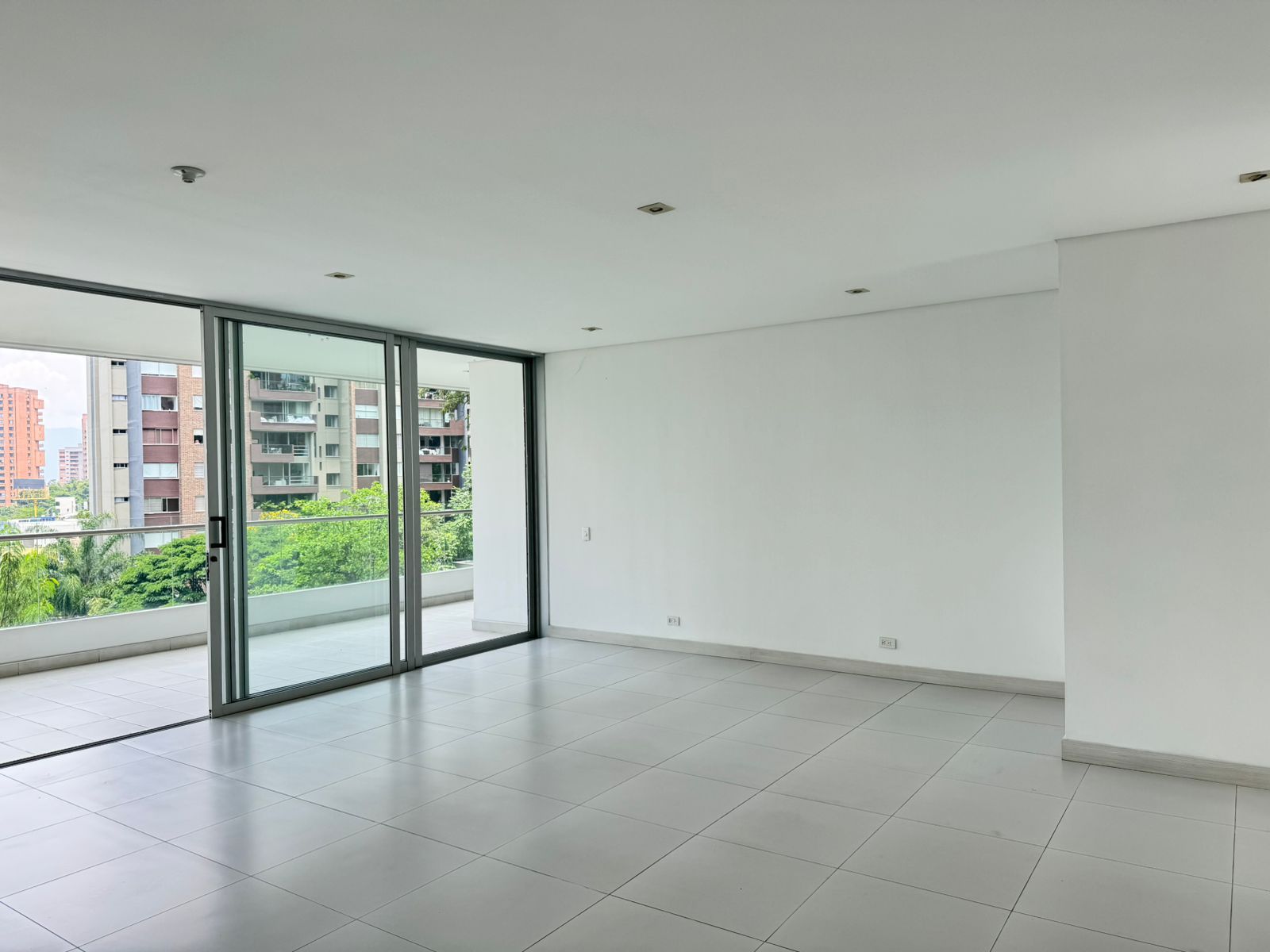 Apartamento en arriendo o venta Antioquia Medellín La Inmaculada 186 m2 Habitaciones 3 Baños 6 Garajes 3 Precio venta $1485000000 Precio arriendo $10700000