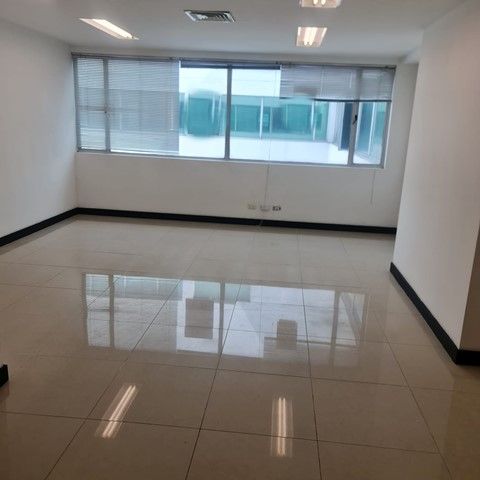 Oficina en arriendo o venta Antioquia Medellín Cristo Rey 40 m2 Habitaciones 0 Baños 10 Garajes 2 Precio venta $410000000 Precio arriendo $4000000
