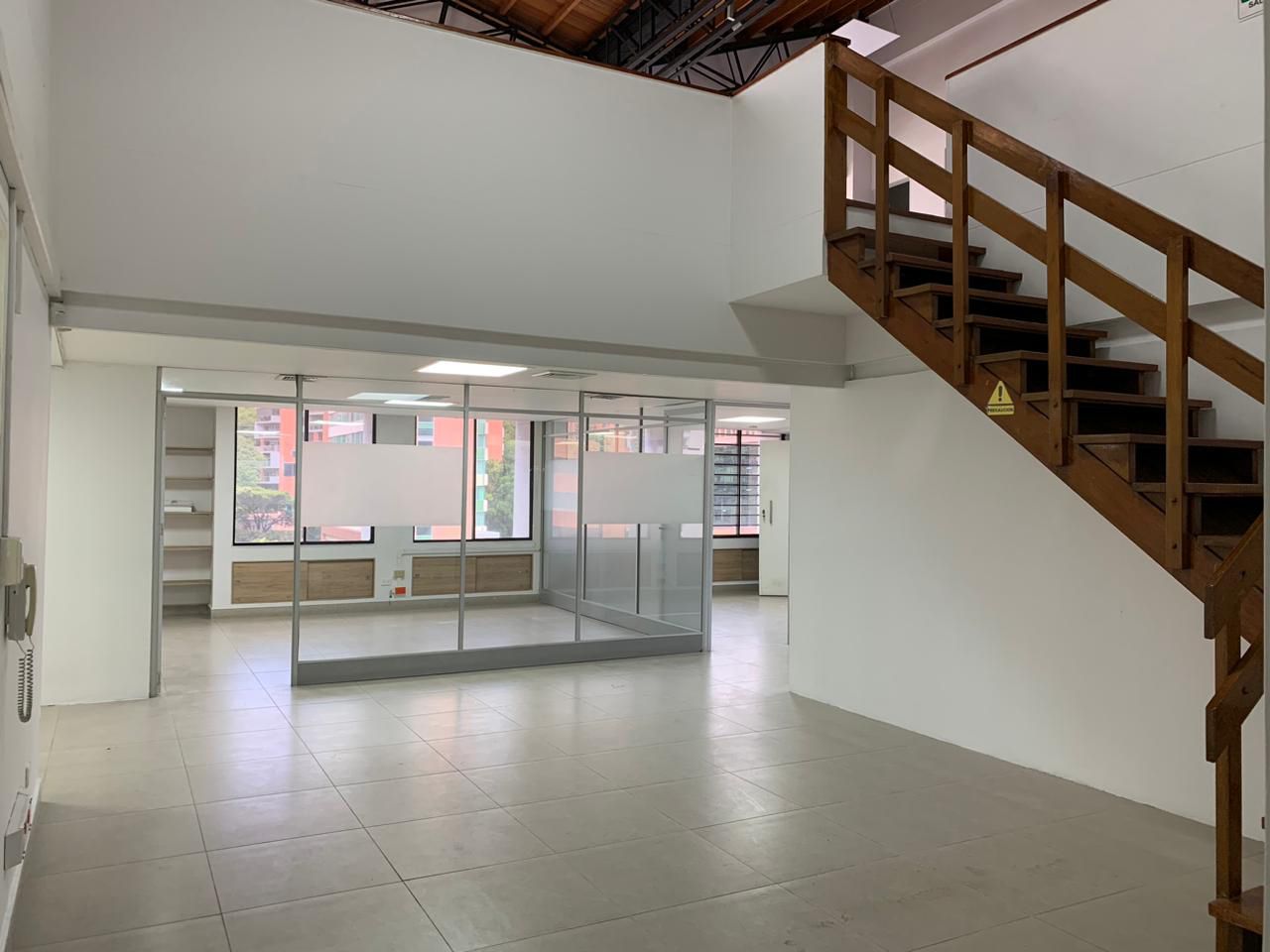 Oficina en arriendo Antioquia Medellín Alejandria 300 m2 Habitaciones 0 Baños 8 Garajes 3 Precio $19200000