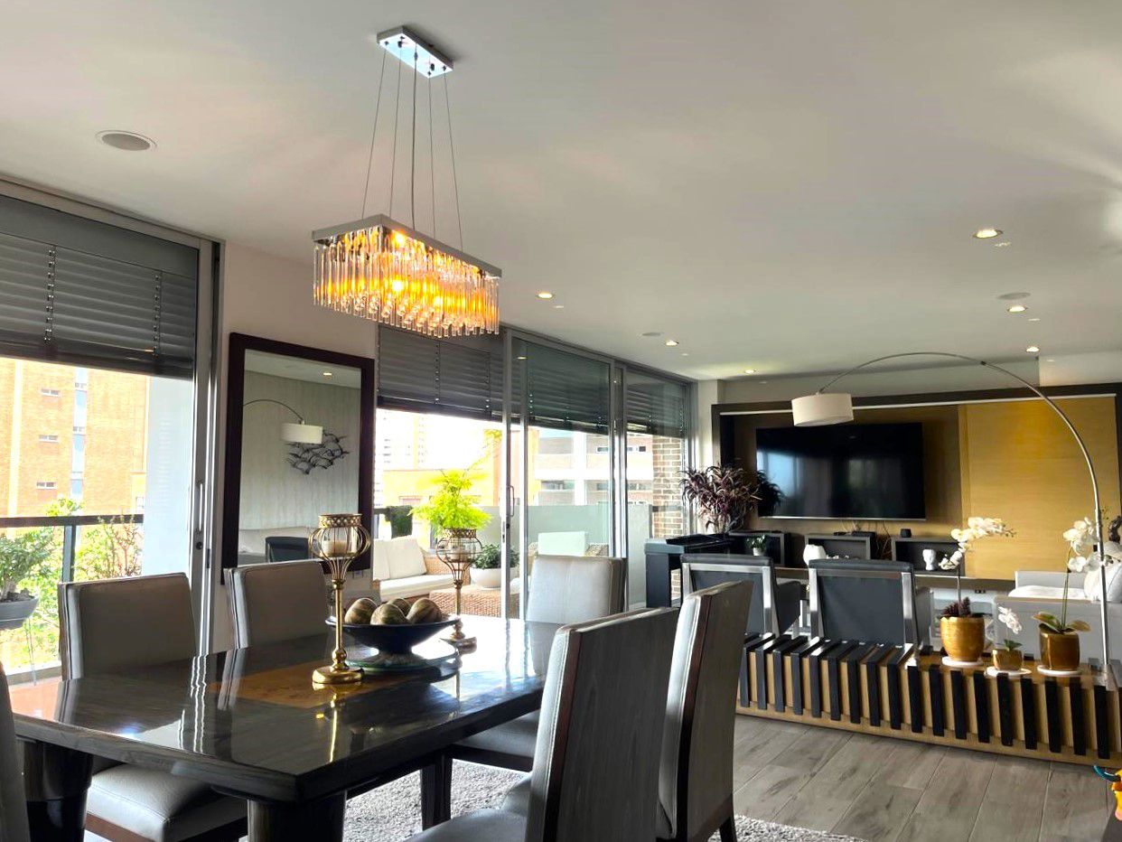 Apartamento en arriendo o venta Antioquia Medellín Alejandria 253 m2 Habitaciones 3 Baños 6 Garajes 4 Precio venta $2300000000 Precio arriendo $15200000