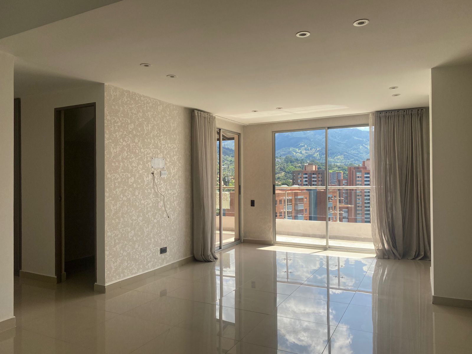 Apartamento en arriendo Antioquia Envigado Loma Del Atravesado 200 m2 Habitaciones 3 Baños 6 Garajes 2 Precio $10250000