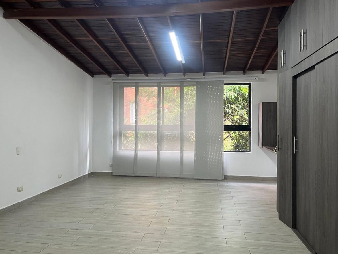Casa en arriendo Antioquia Medellín Alejandria 174 m2 Habitaciones 3 Baños 6 Garajes 2 Precio $6000000