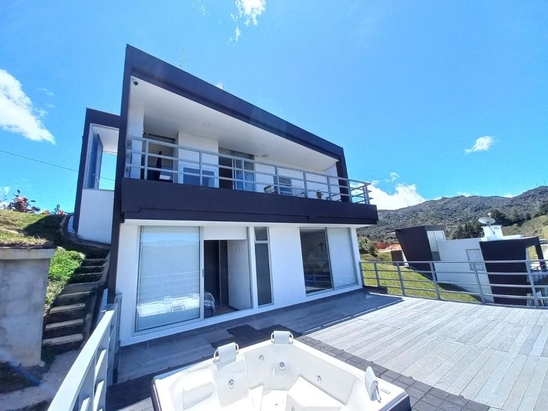 Casa en venta Antioquia Guatape Guatape 126 m2 Habitaciones 3 Baños 6 Garajes 3 Precio $840000000