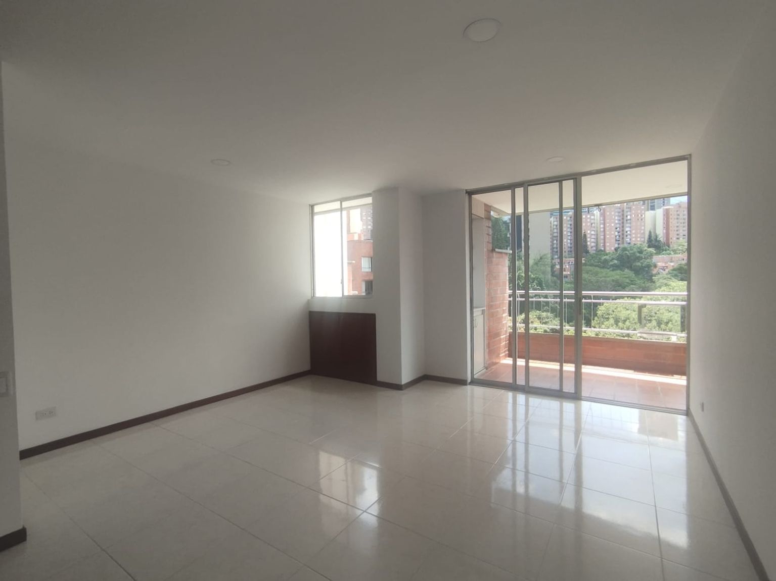 Apartamento en arriendo Antioquia Medellín Castropol 110 m2 Habitaciones 4 Baños 2 Garajes 2 Precio $4700000