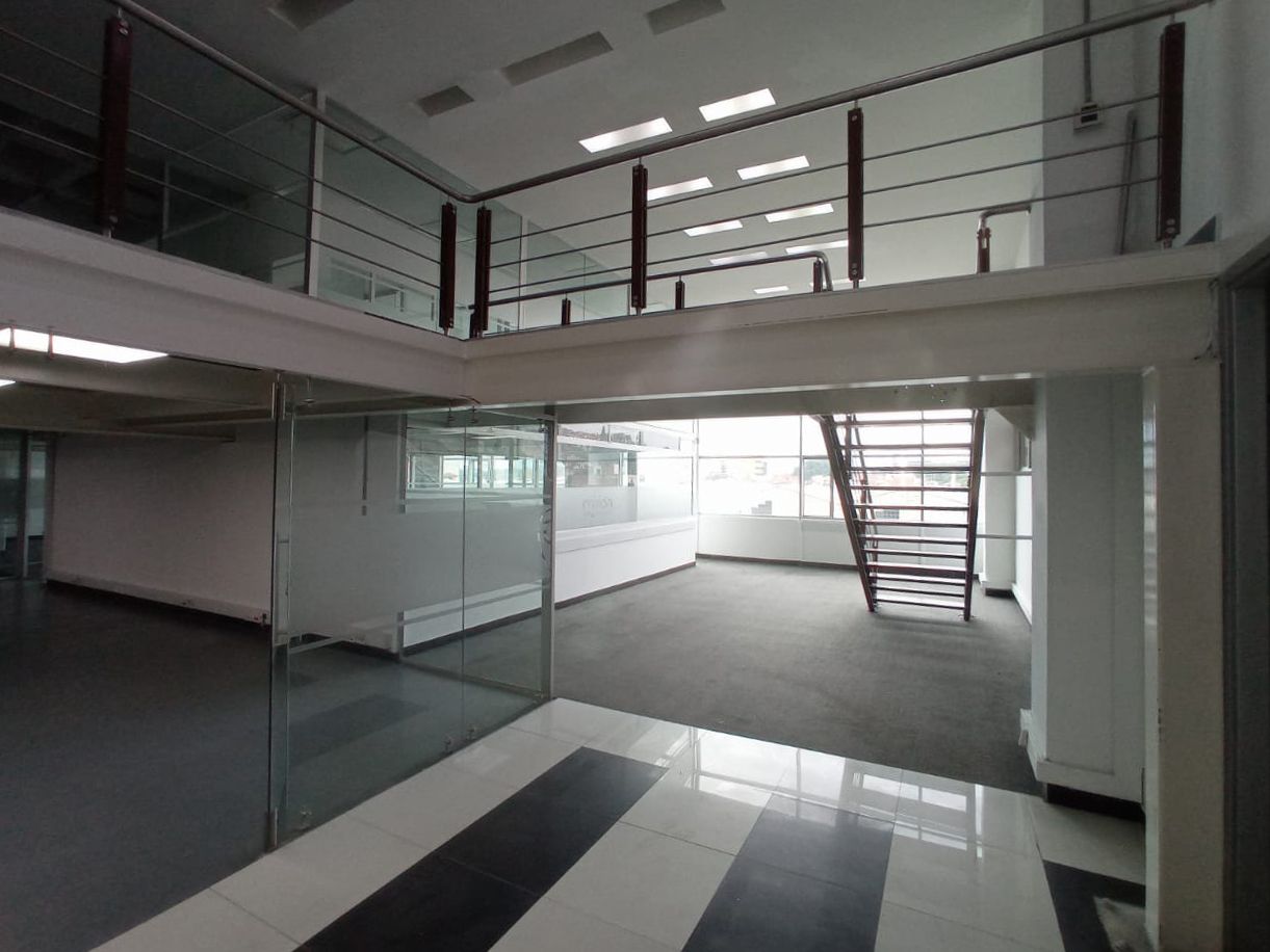 Oficina en venta Antioquia Medellín Guayabal 735 m2 Habitaciones 0 Baños 13 Garajes 2 Precio $2400000000