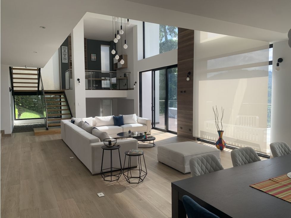 Casa en arriendo Caldas Manizales Manizales 300 m2 Habitaciones 4 Baños 4 Garajes 6 Precio $12000000