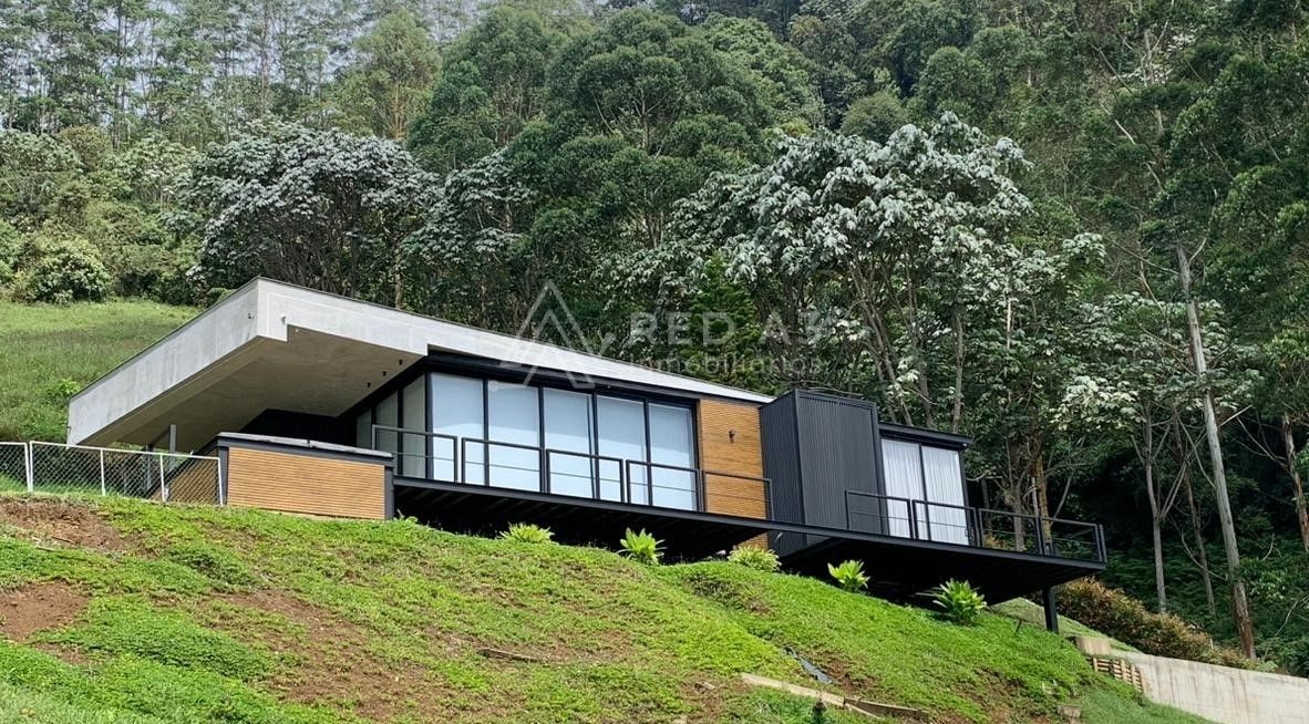 Casa en venta Risaralda Dosquebradas Dosquebradas 250 m2 Habitaciones 3 Baños 3 Garajes 6 Precio $2900000000