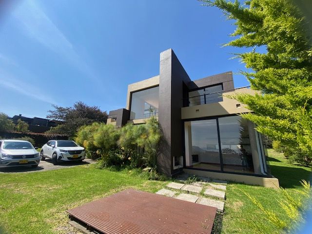Casa en venta Cundinamarca La Calera La Calera 350 m2 Habitaciones 4 Baños 3 Garajes 2 Precio $1800000000