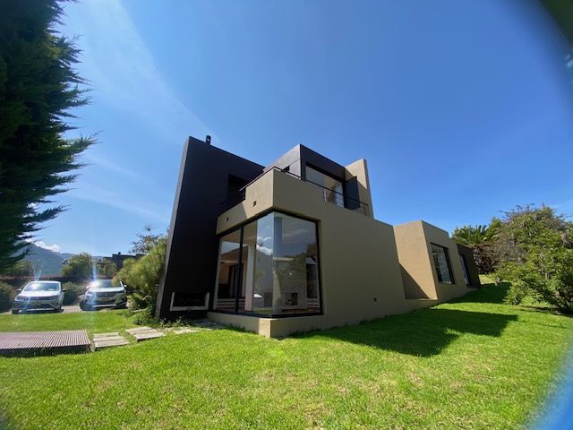 Casa en arriendo Cundinamarca La Calera La Calera 350 m2 Habitaciones 4 Baños 3 Garajes 2 Precio $9354000