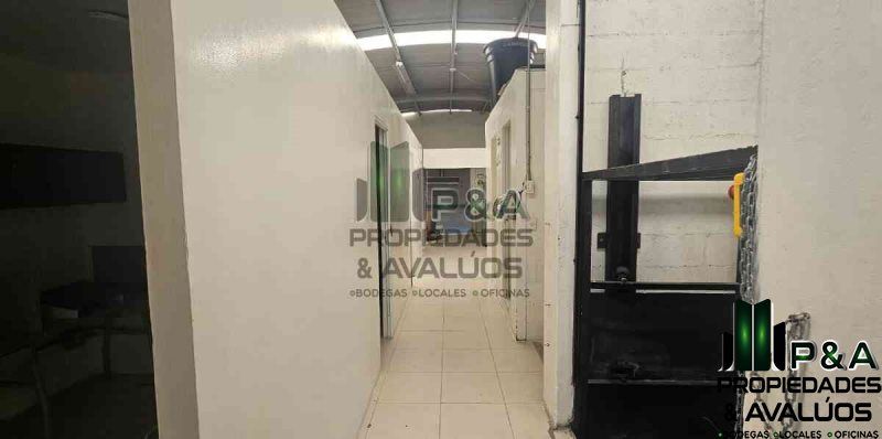 Bodega en arriendo Antioquia Medellín La Hondonada 450 m2 Habitaciones 0 Baños 1 Garajes 0 Precio $12000000