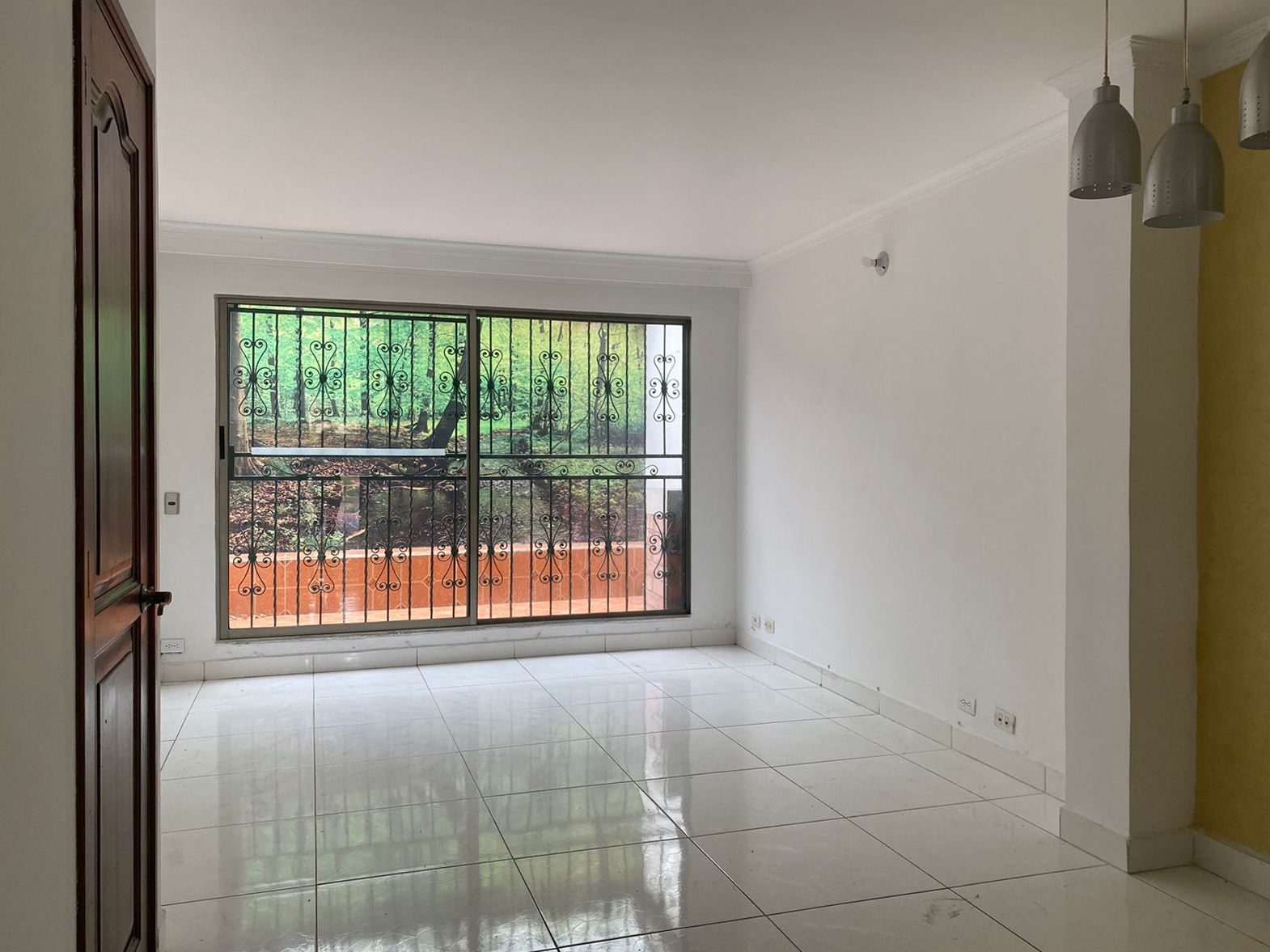 Casa en arriendo o venta Antioquia Envigado Zúñiga 108 m2 Habitaciones 3 Baños 3 Garajes 1 Precio venta $660000000 Precio arriendo $3950000