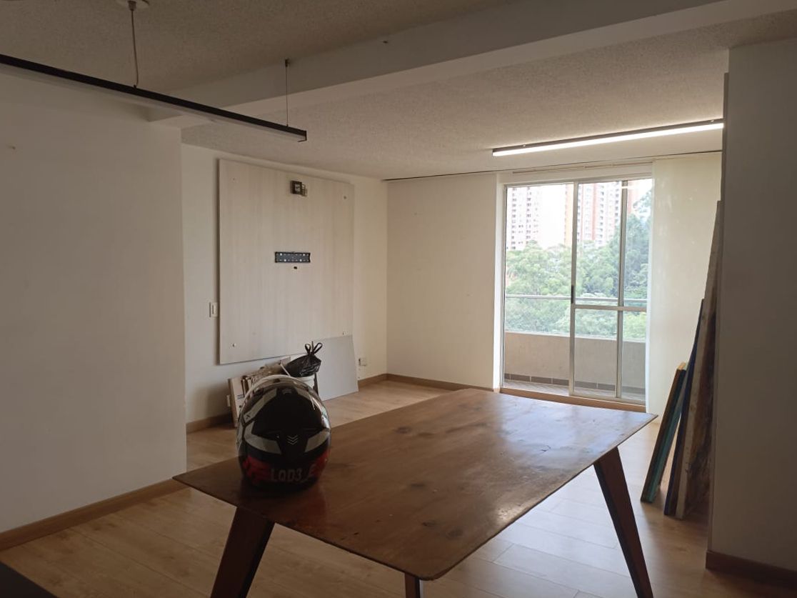 Apartamento en arriendo Antioquia Medellín Loma De Los Bernal 77 m2 Habitaciones 3 Baños 2 Garajes 1 Precio $3000000